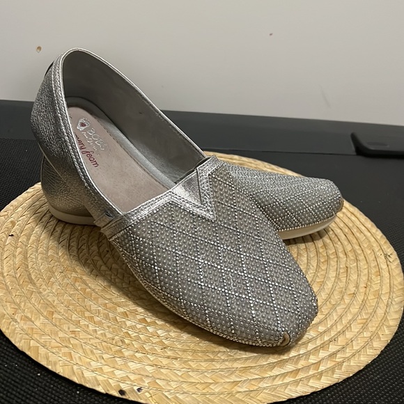 Bobs by Skechers Silver Rhinestone Detailing Slip-On Loafer Size 10 - Picture 5 of 9